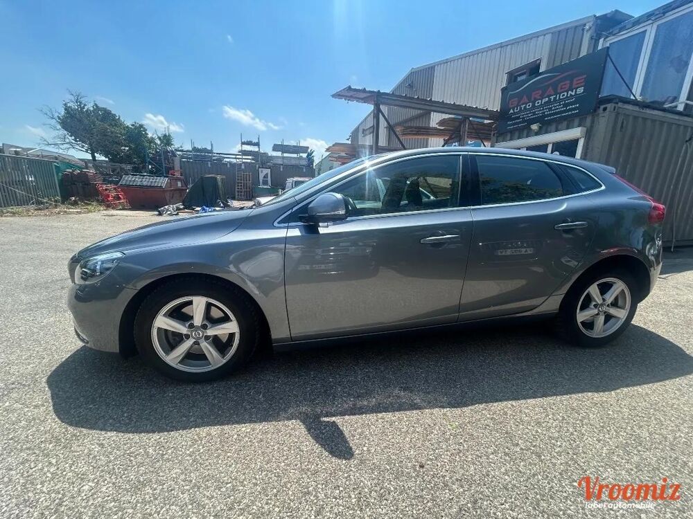 V40 1.6 D2 115 EFFEKTIV LINE MOMENTUM POWERSHIFT BVA START-STOP 2015 occasion 69150 D&eacute;cines-Charpieu
