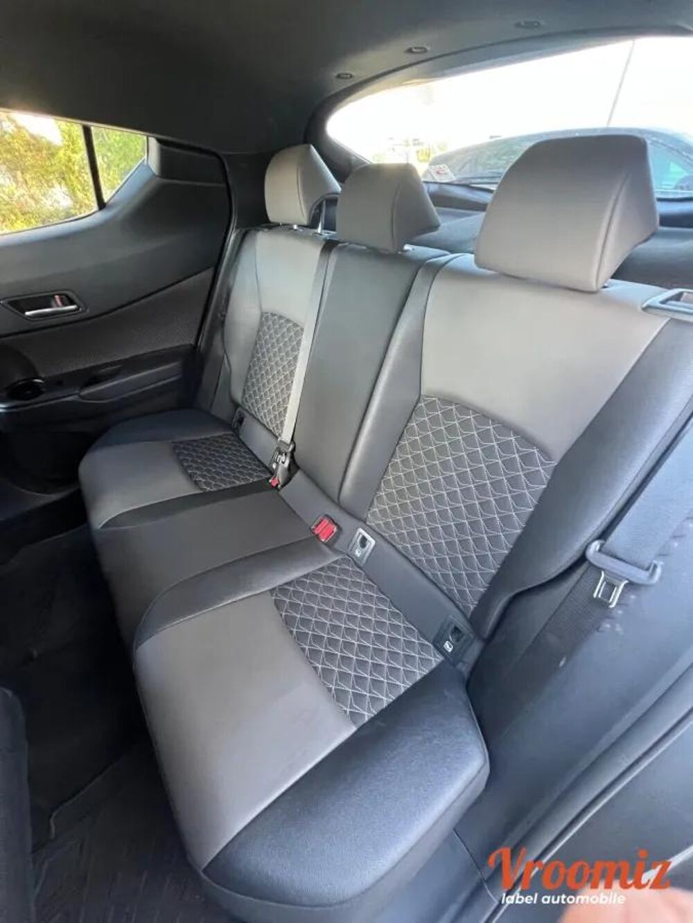 C-HR 1.8 HSD 122H 100 FULL-HYBRID DISTINCTIVE 4X2 E-CVT BVA 2021 occasion 94520 P&eacute;rigny