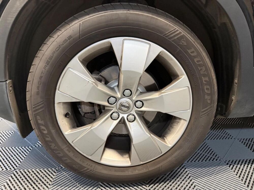 XC40 1.5 T2 130 MOMENTUM ESSENTIEL 2WD GEARTRONIC BVA 2022 occasion 78410 Aubergenville
