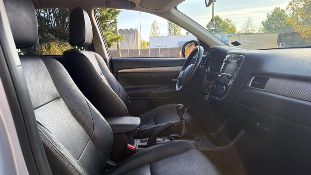 Outlander 2.2 DI-D ClearTec Invite 2WD 2015 occasion 33600 Pessac