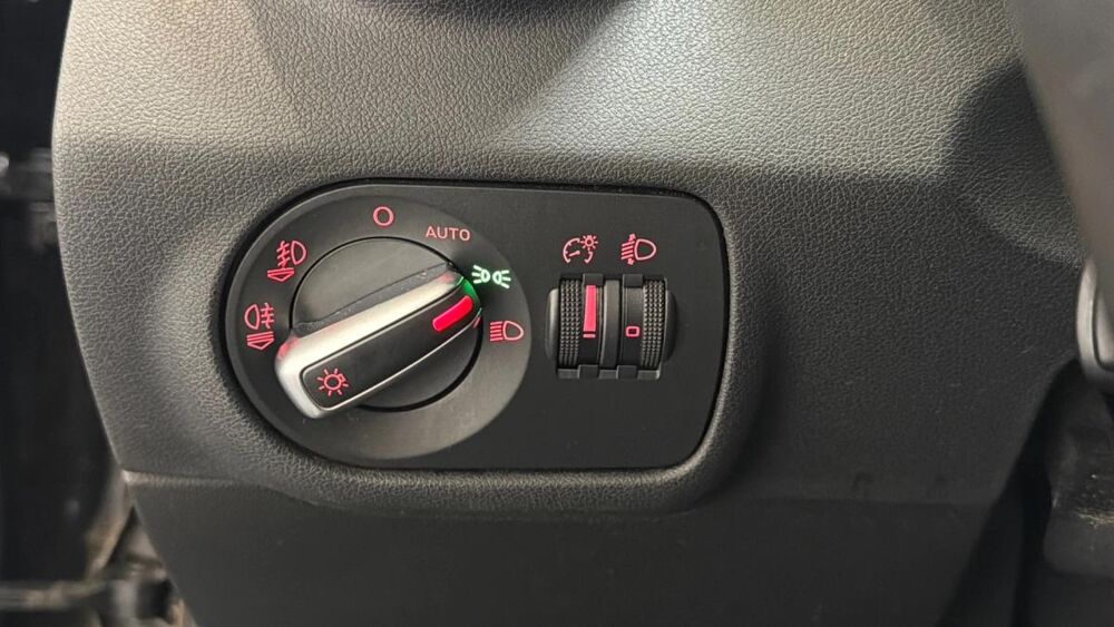 A1 1.6 TDI 90ch FAP Ambition S tronic 7 / TOIT OUVRANT 2012 occasion 91380 Chilly-Mazarin