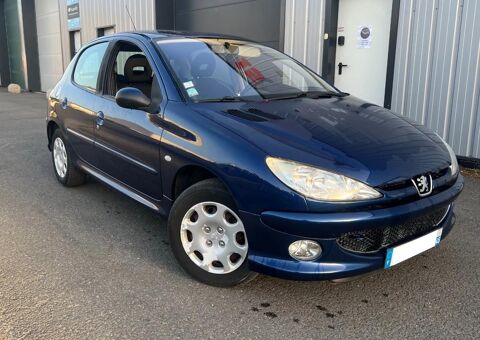 Annonce voiture Peugeot 206 3890 €
