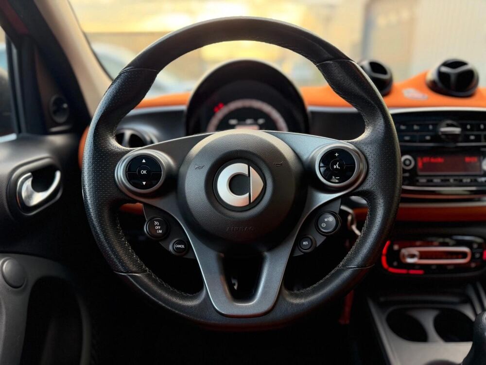 ForFour 1.0 T 70 PASSION 2015 occasion 78630 Orgeval