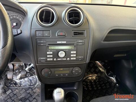 Fiesta 1.6 TDCI 90 GHIA 2006 occasion 77250 &Eacute;cuelles