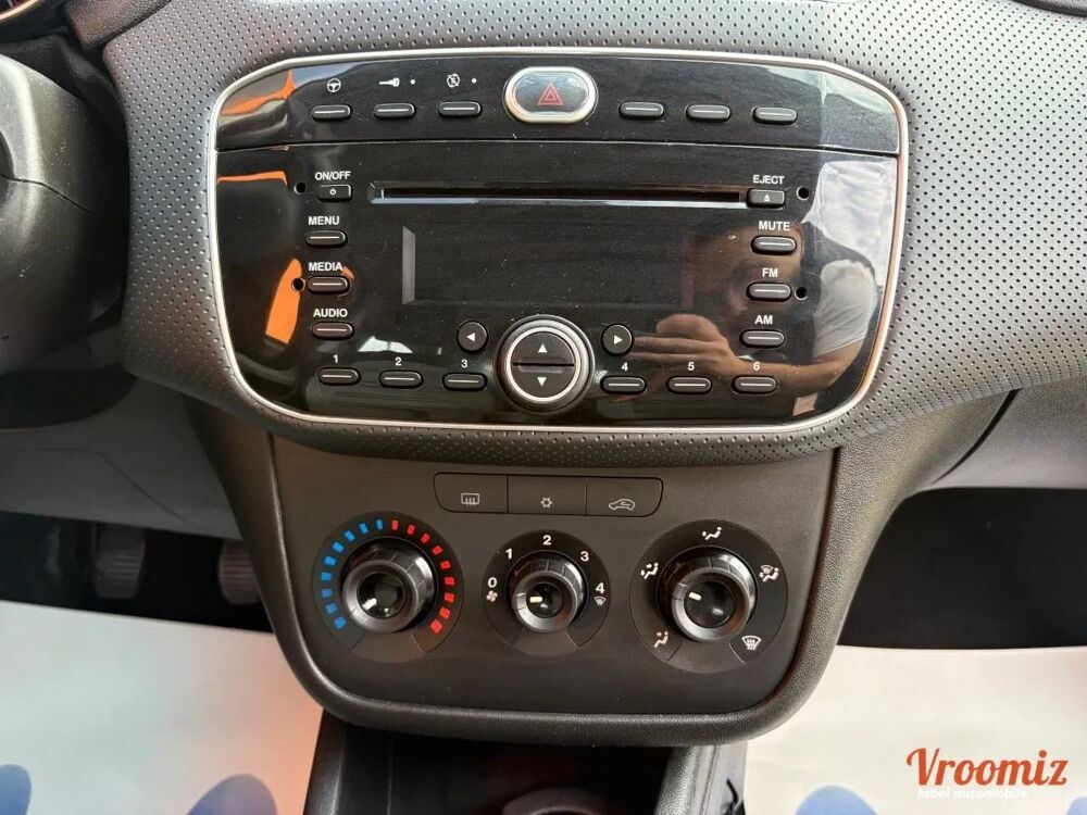 Punto 1.2 70 DYNAMIC 1ERE MAIN 2011 occasion 10120 SAINT ANDR&Eacute; LES VERGERS