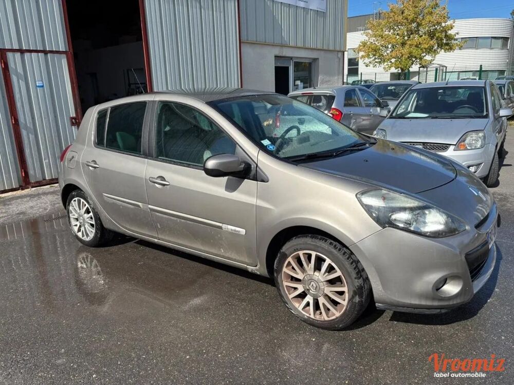 Clio 1.5 DCI 90 ENERGY INITIALE PARIS 2011 occasion 45770 Fleury-les-Aubrais