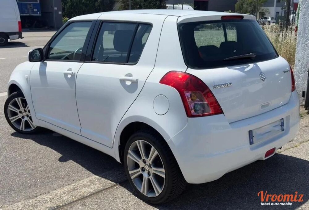 Swift 1.3 VVT 90 GLX 2010 occasion 69680 CHASSIEU