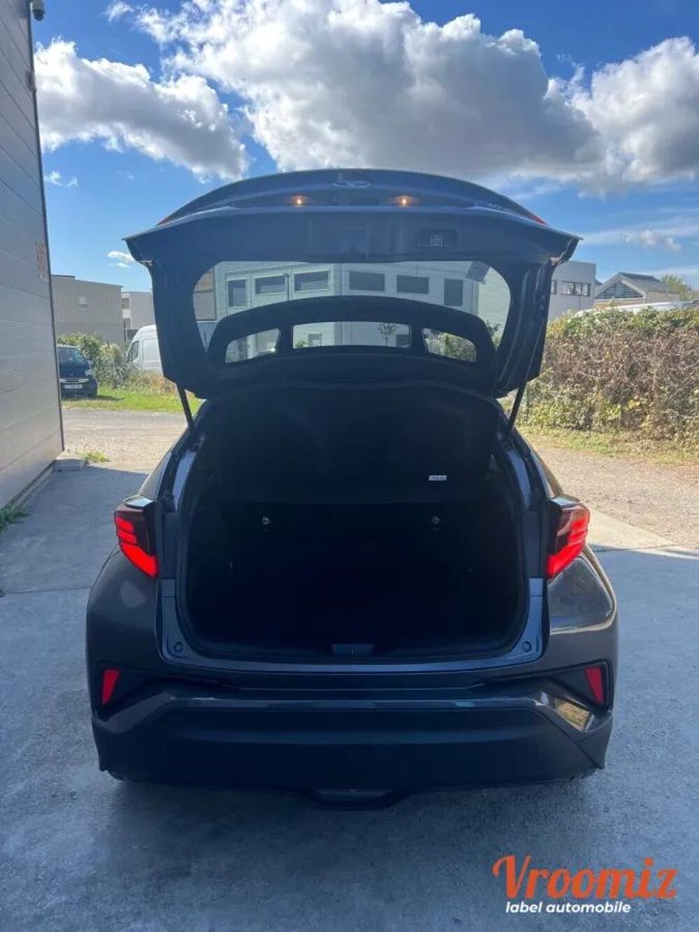C-HR 1.8 HSD 122H 100 FULL-HYBRID DISTINCTIVE 4X2 E-CVT BVA 2021 occasion 94520 P&eacute;rigny