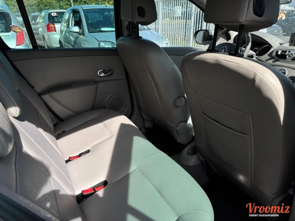 Clio 1.5 DCI 90 ENERGY INITIALE PARIS 2011 occasion 45770 Fleury-les-Aubrais