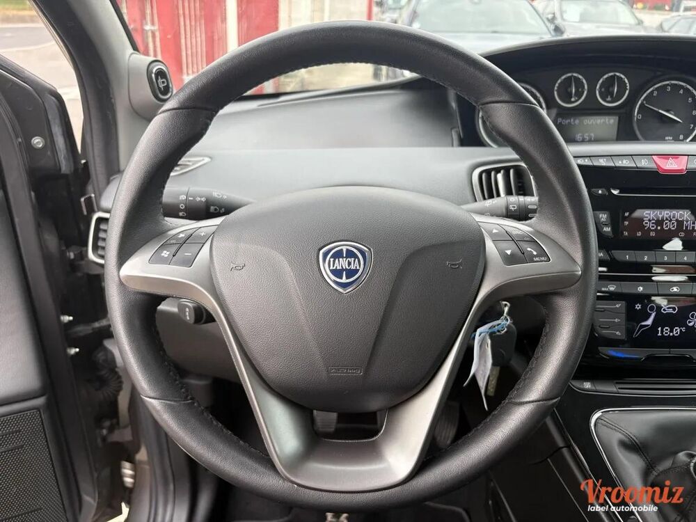 Ypsilon III 1.2 8V 69 STOP&START PLATINUM 2011 occasion 95480 Pierrelaye