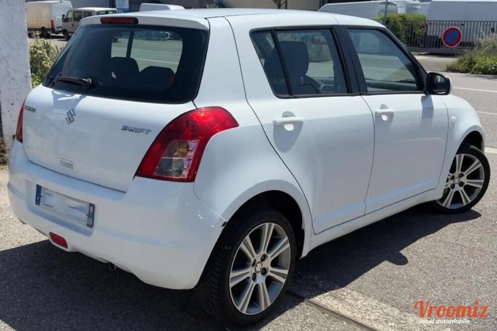 Swift 1.3 VVT 90 GLX 2010 occasion 69680 CHASSIEU