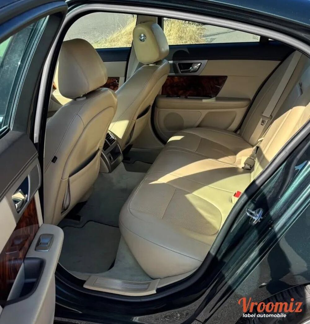 XF 3.0 D 240 LUXURY PREMIUM BVA 2010 occasion 69680 CHASSIEU