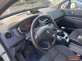 5008 1.6 HDI 110 PREMIUM 2012 occasion 89340 Villeneuve-la-Guyard