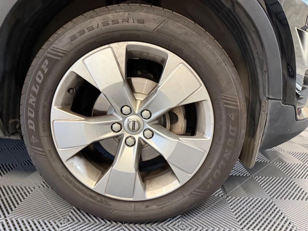 XC40 1.5 T2 130 MOMENTUM ESSENTIEL 2WD GEARTRONIC BVA 2022 occasion 78410 Aubergenville