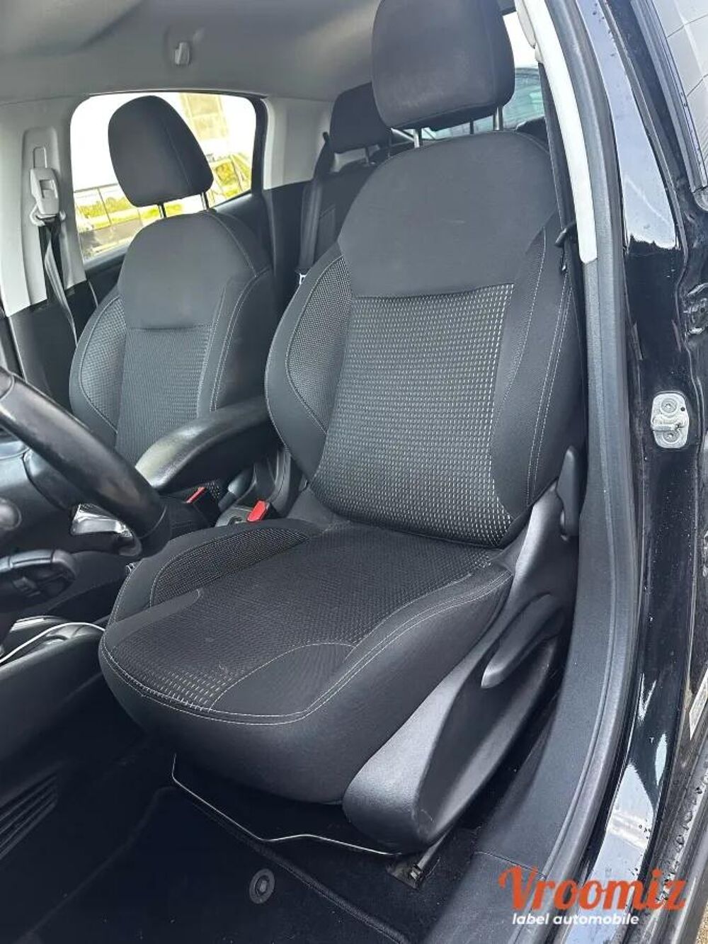 208 GENERATION-I 1.2 PURETECH 110 ALLURE EAT BVA START-STOP 2019 occasion 94520 P&eacute;rigny