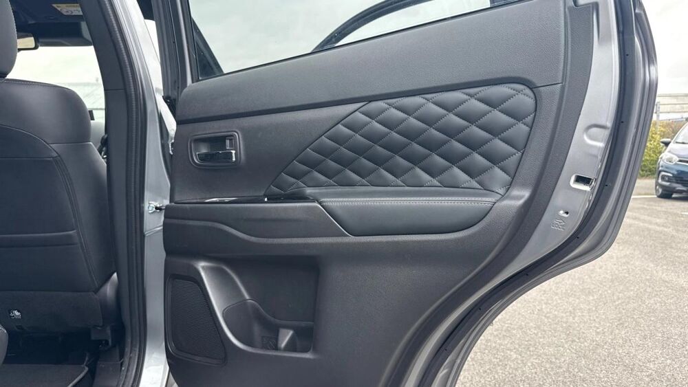 Outlander 2.4 PHEV PHEV Intro Edition 4WD 2020 occasion 60200 Compi&egrave;gne