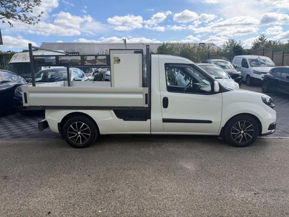Doblo FOURGON CARGO 1.6 MJT 105 PACK PRO NAV 2021 occasion 78630 Orgeval