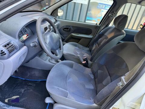 Clio 2000 occasion 69580 Sathonay-Camp