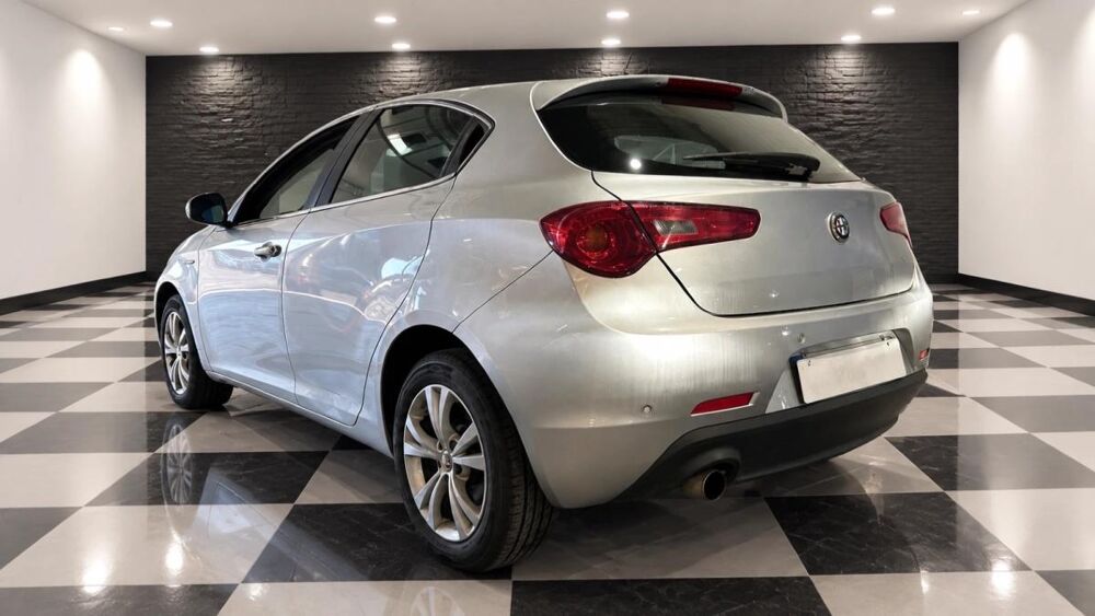 Giulietta 1.6 JTDM 105 DISTINCTIVE START-STOP 2012 occasion 59500 Douai
