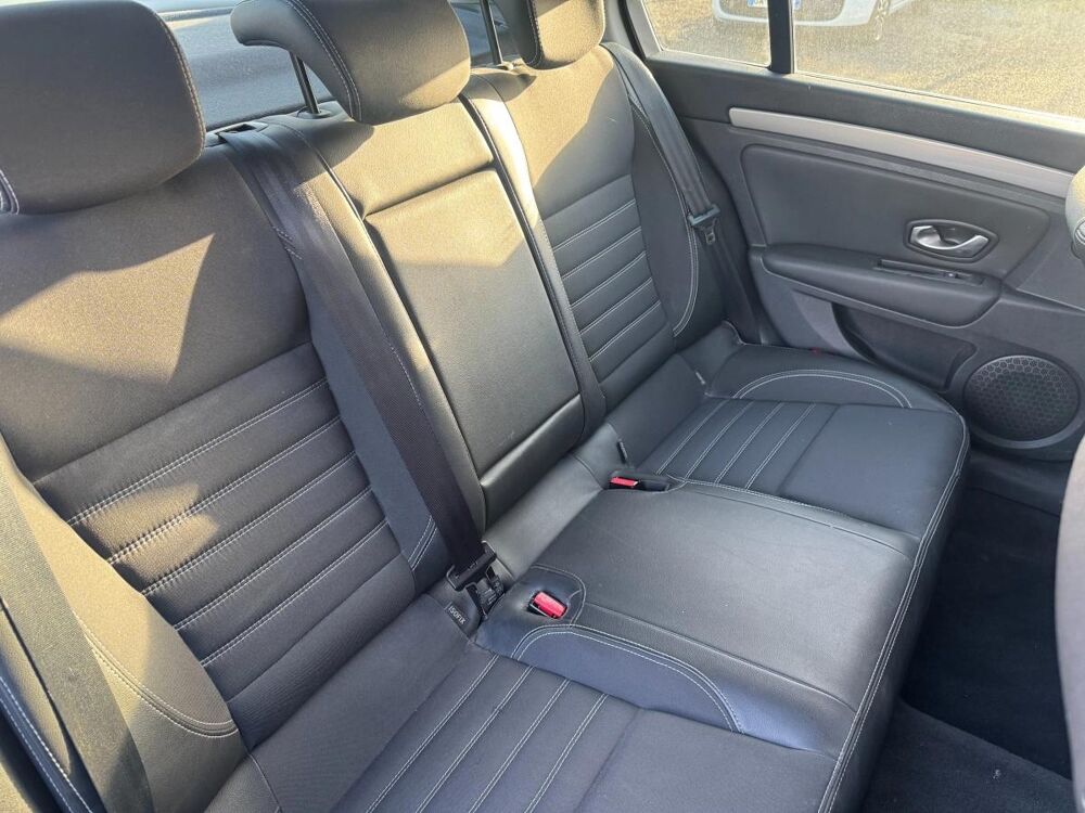 Laguna 1.5 DCI 110 PRIVILEGE 2011 occasion 89340 Villeneuve-la-Guyard