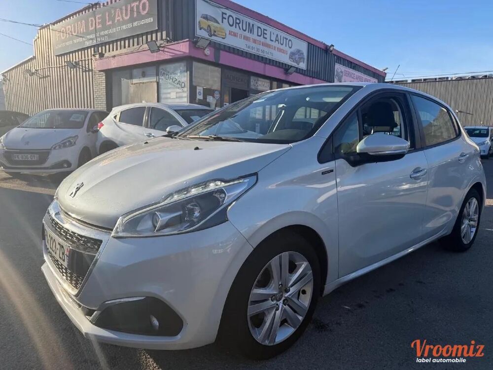 208 (2) 1.2 VTi 82 SIGNATURE 5P GPS FAIBLE KM 12 MOIS DE GARANTI 2018 occasion 78310 Coigni&egrave;res