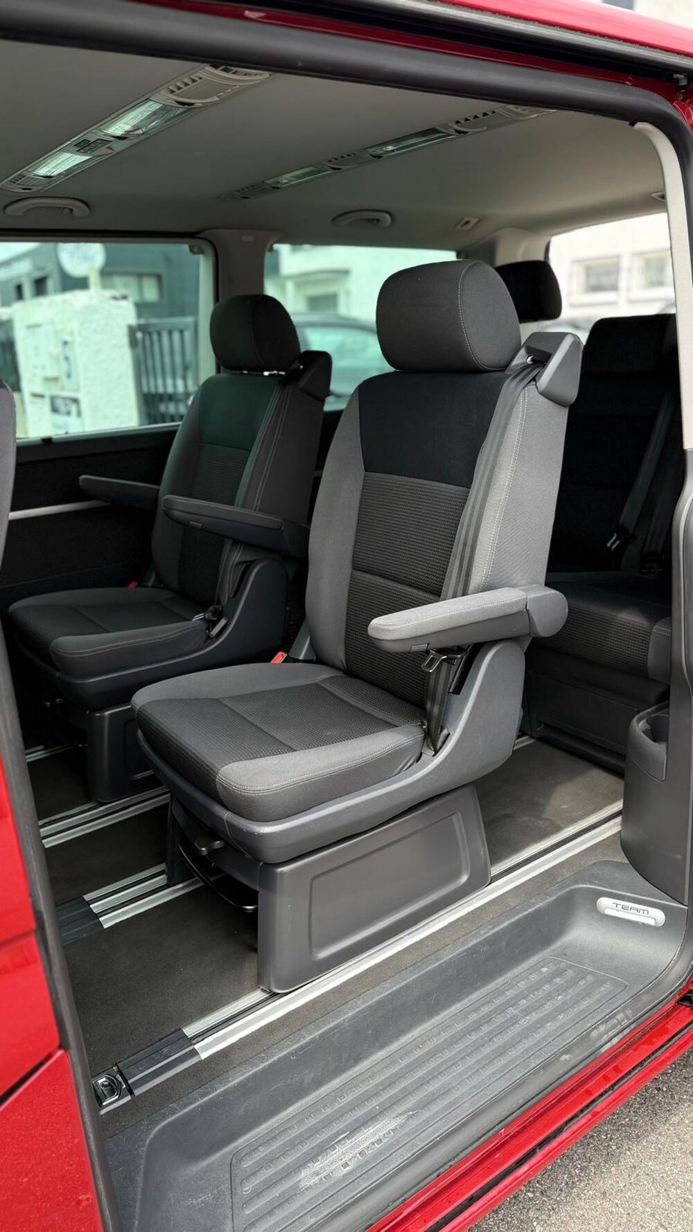 MULTIVAN T5 2.0 TDI 180ch Team - 7 pl - 12 MOIS DE GARANTIE B 2010 occasion 69680 CHASSIEU