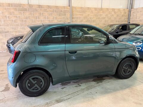500 e 118cv 42kwh GIORGIO ARMANI COLLECTOR'S EDITION / CUIR / CA 2025 occasion 91480 Varennes-Jarcy