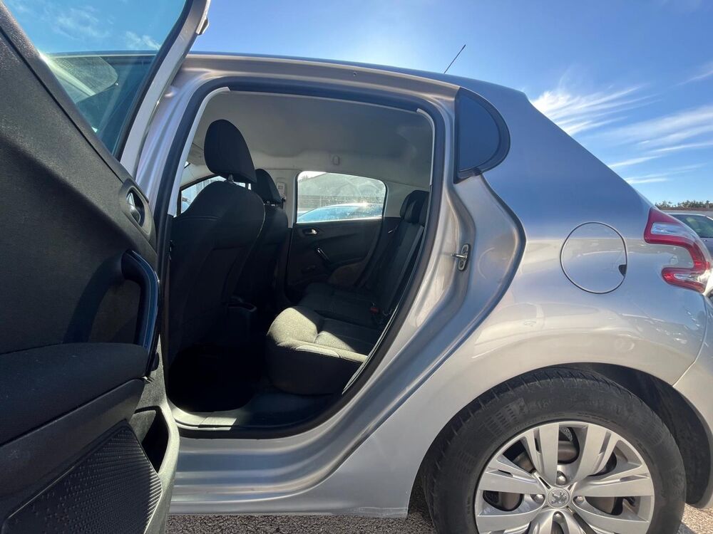 208 / 5 Portes 1.4 HDi 68 cv *Finition Active / CLIM * 2013 occasion 34770 Gigean