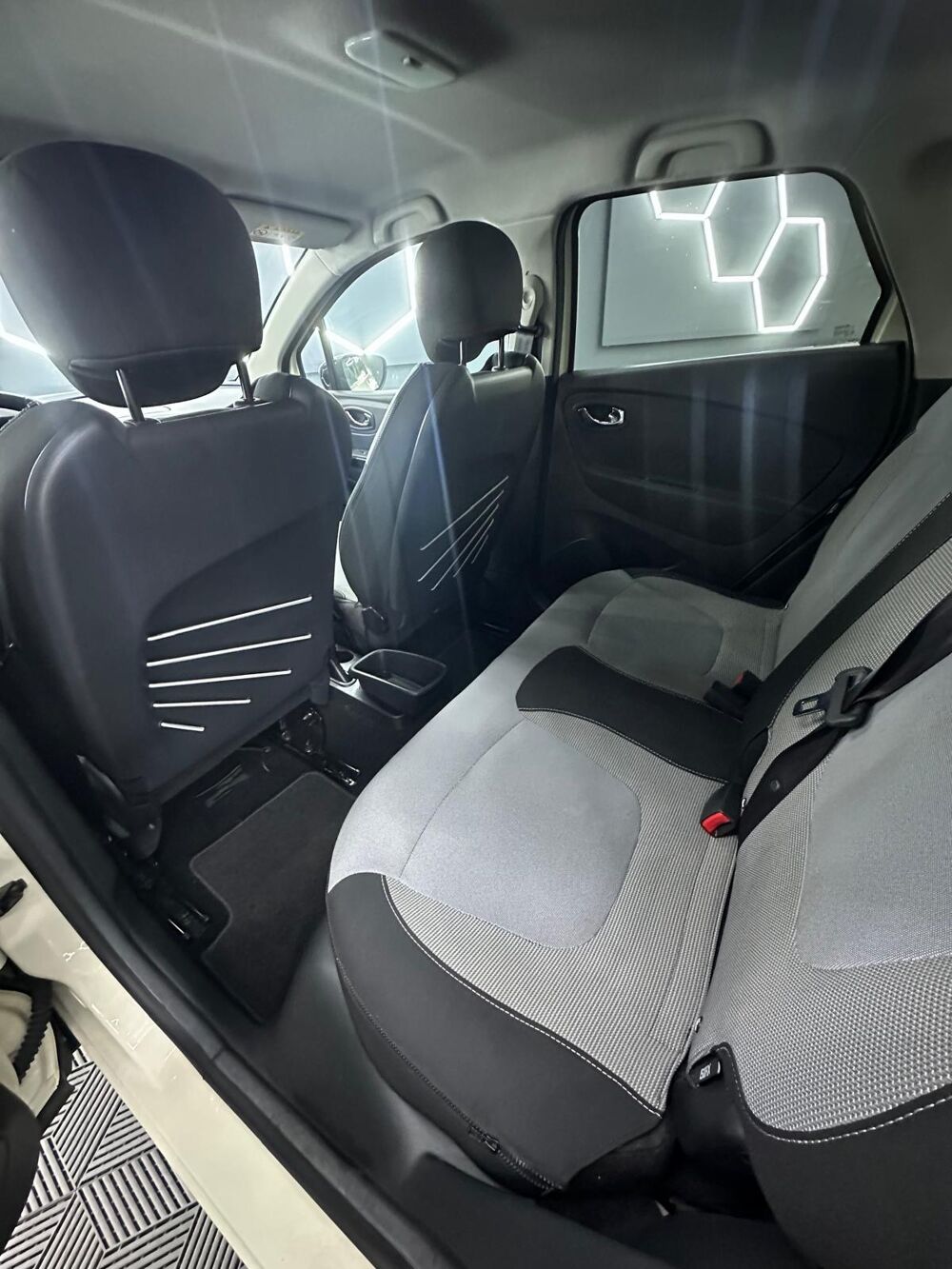 Captur 1.5 DCI 90 Ch 1ERE MAIN *DISTRI NEUVE *GPS *CLIM AUTO* GARAN 2013 occasion 57160 Moulins-l&egrave;s-Metz