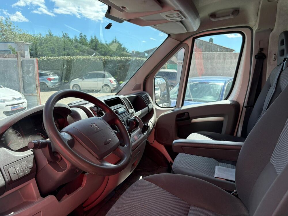 Boxer 2.2L HDI 101 CHV DIESEL - BEAUCOUP DE RANGEMENTS | R&Eacute;VIS&Eacute;E-G 2012 occasion 13200 Arles