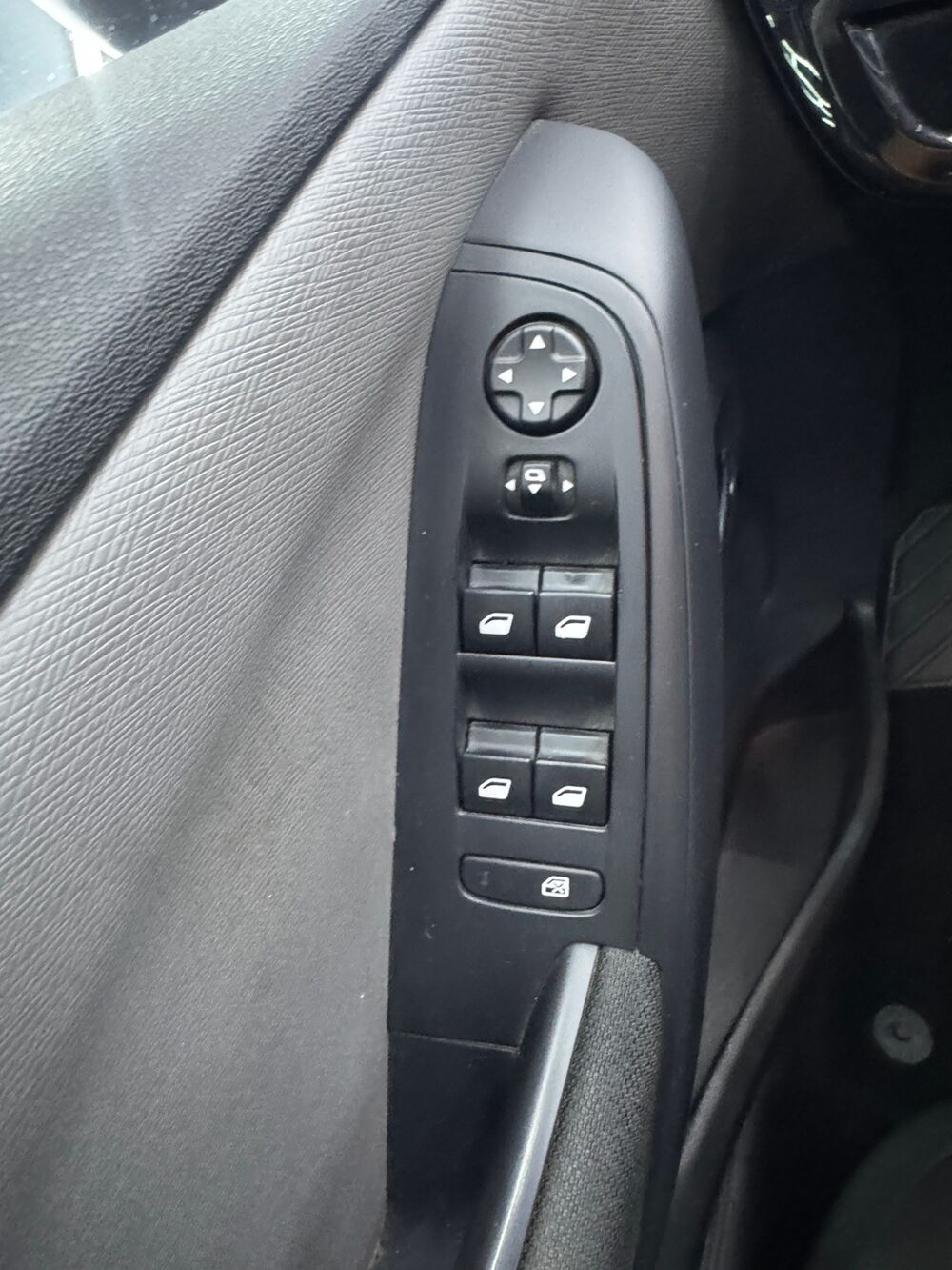 Grand C4 Picasso 1.6 HDI 120Ch *7 PL *DISTRI NEUVE *CAMERA AR* TOIT PANO *GA 2015 occasion 57160 Moulins-l&egrave;s-Metz