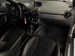 A1 1.4l TFSI 122ch S-line S-tronic 7 1&egrave;re main 2013 occasion 69330 Pusignan