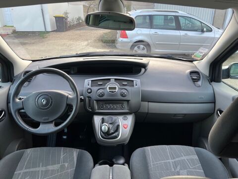 M&eacute;gane SCENIC 1.6 l  113 ch. a-- 2004 occasion 41000 Blois
