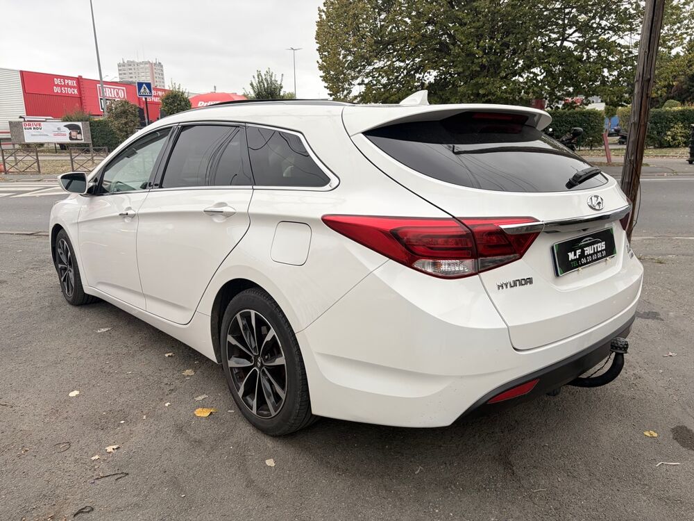 i40 2015 BOITE AUTO TOIT OUVRANT CUIR GPS Bluetooth Facture d e 2015 occasion 95100 ARGENTEUIL
