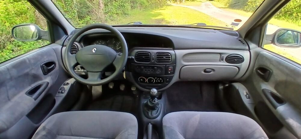M&eacute;gane 1 Phase 2 1.4 16V Tr&egrave;s propres 2001 occasion 45600 Lion-en-Sullias