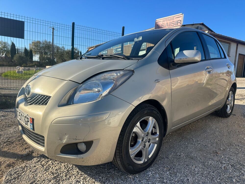 Yaris 1.4 d4d 90 ch **PETIT PRIX** 2010 occasion 30127 BELLEGARDE