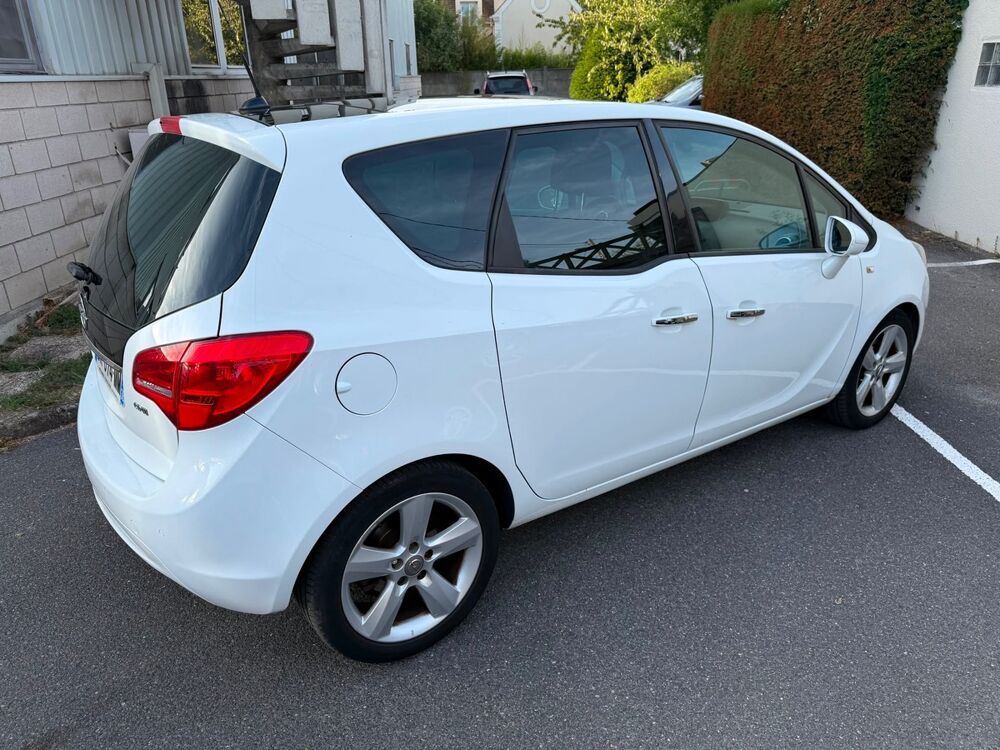 Meriva 1.7 CDTI 110 CV cosmos 1rs main garantis 6 mois courroie &agrave; j 2011 occasion 78800 Houilles