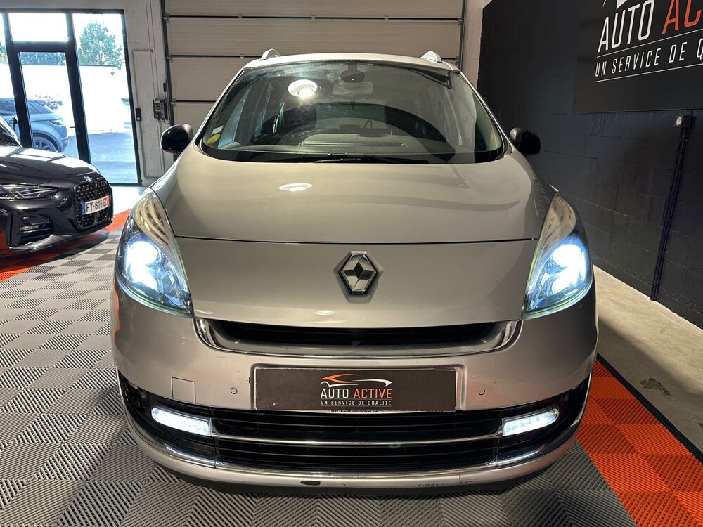 M&eacute;gane Grand Sc&eacute;nic III Phase 2 1.6 dCi FAP Energy eco2 130 cv Fini 2013 occasion 51370 CHAMPIGNY