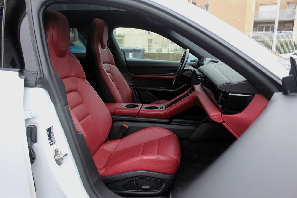 Taycan 476 ch AVEC BATTERIE PERFORMANCE PLUS 93.4 KWH + TOIT PANO O 2023 occasion 34430 Saint-Jean-de-V&eacute;das