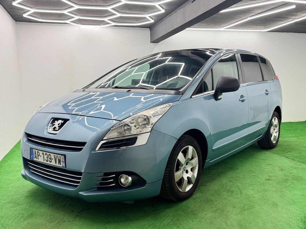 5008 1.6 HDi 16V Boite Auto 110 cv Premium Toit Panoramique 12moi 2010 occasion 69200 VENISSIEUX