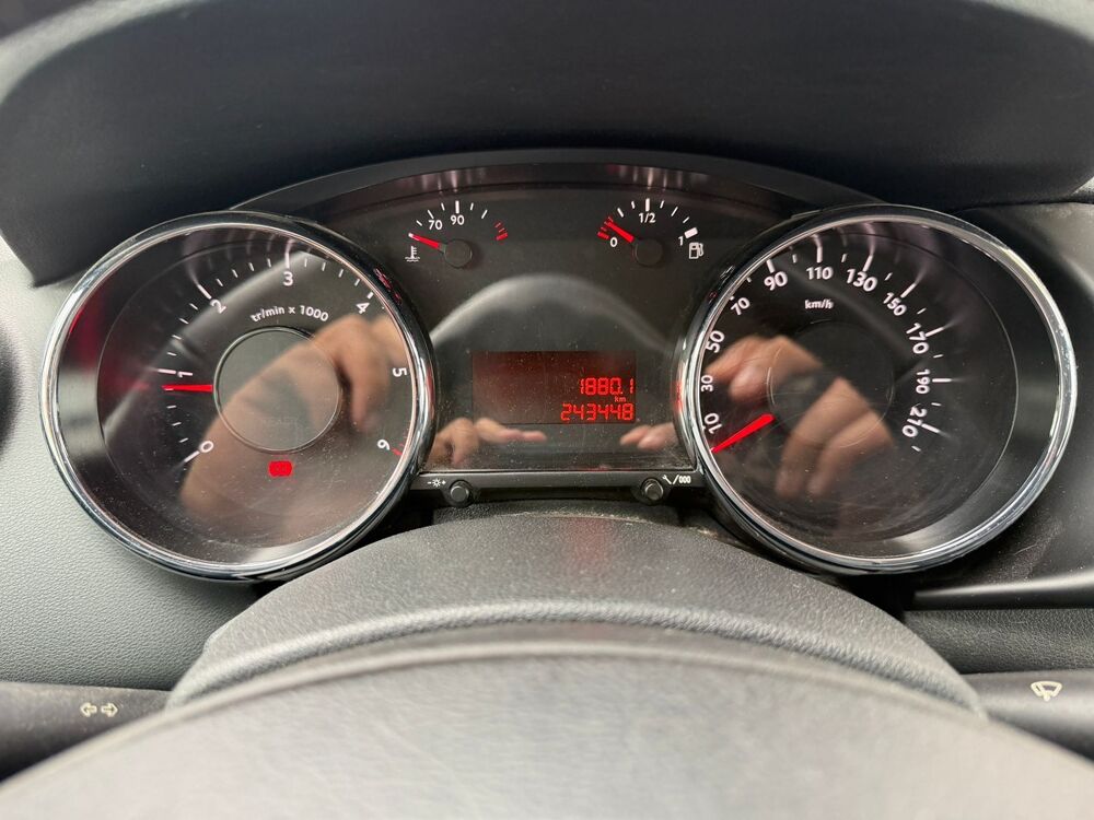 3008 1.6 HDI EMBRAYAGE NEUF BLUETOOTH REGULATEUR CRITAIR 2 PAIEME 2011 occasion 78800 Houilles
