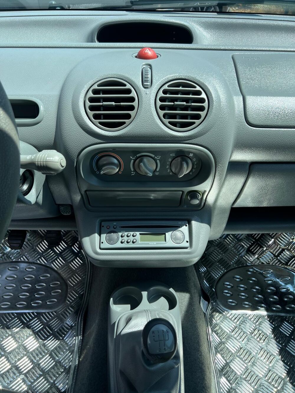 Twingo 1.2 Ess 60 CH Edition Beach 2003 occasion 49290 MAUGES SUR LOIRE