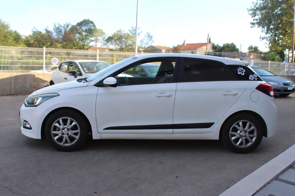 i20 1.2 84 ch INITIA + CLIMATISATION + BLUETOOTH 2016 occasion 34430 Saint-Jean-de-V&eacute;das