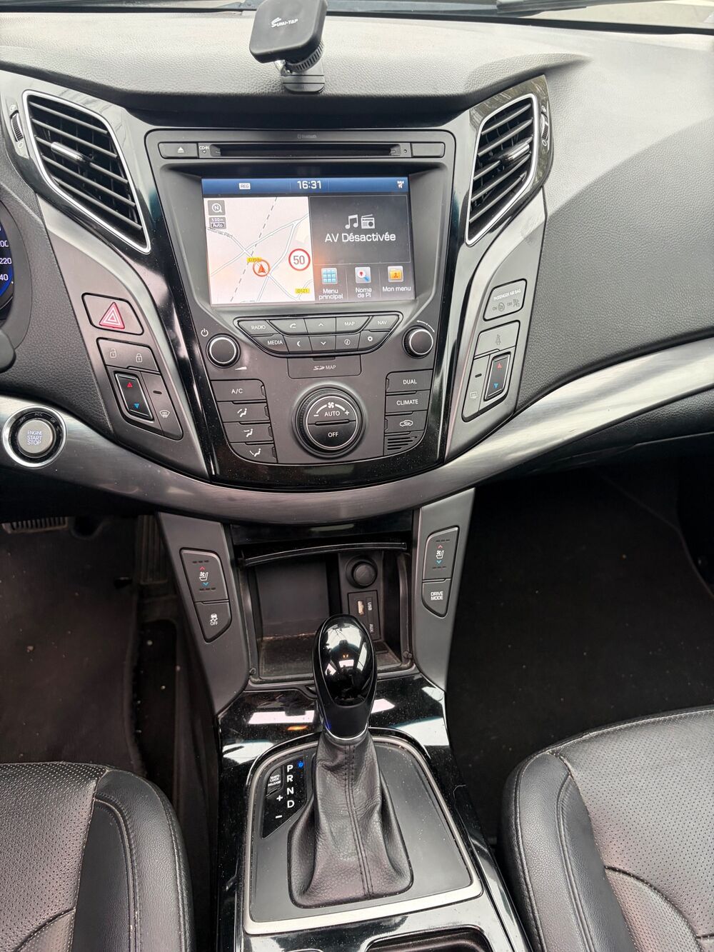 i40 2015 BOITE AUTO TOIT OUVRANT CUIR GPS Bluetooth Facture d e 2015 occasion 95100 ARGENTEUIL