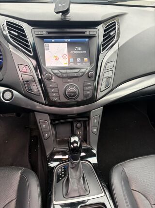 i40 2015 BOITE AUTO TOIT OUVRANT CUIR GPS Bluetooth Facture d e 2015 occasion 95100 ARGENTEUIL