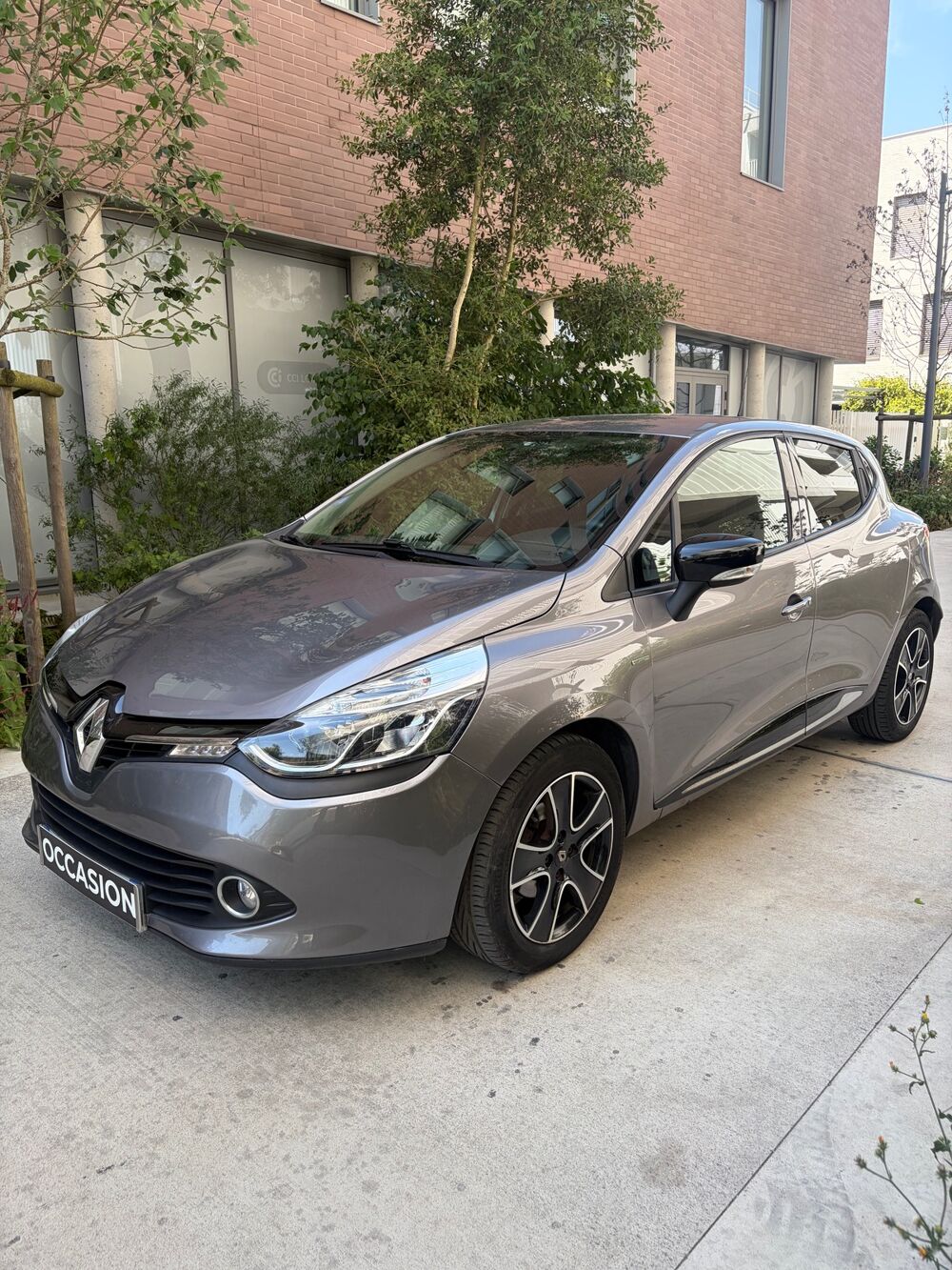 Clio IV EDITION LIMITED - 2&Egrave;ME MAIN - ENTRETIEN &Agrave; JOUR 2016 occasion 45400 FLEURY-LES-AUBRAIS