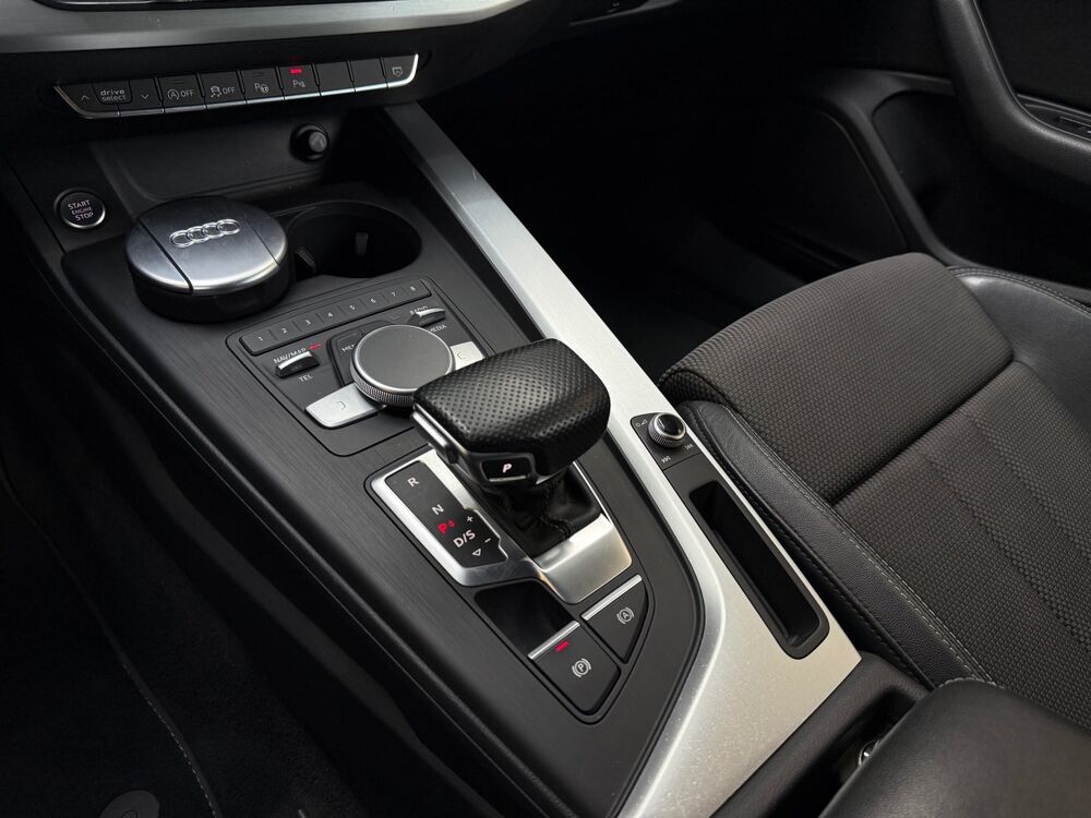 A4 2.0 TDi 150ch S-Tronic7 - S-LINE / VITRUAL COCKPIT / ATTELA 2017 occasion 45560 Saint-Denis-en-Val