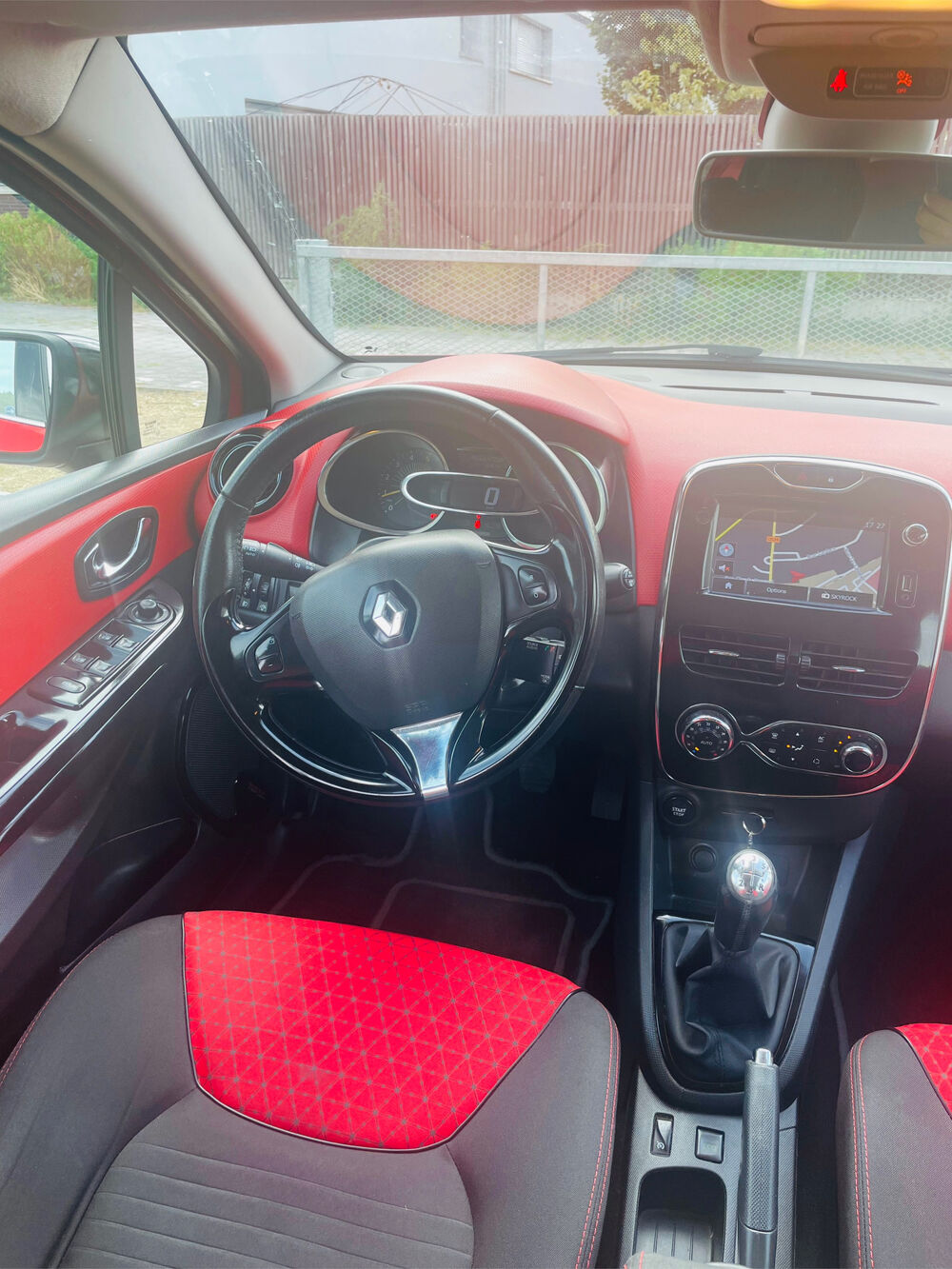 Clio 4 Estate - 1.5 DCI 90 CH FAP ENERGY ECO2 90G 2013 occasion 41000 BLOIS