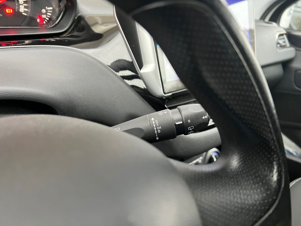 208 3 Portes 1.0 VTi 68 cv - CarPlay / Cam&eacute;ra de recul / Clim 2013 occasion 95190 Goussainville