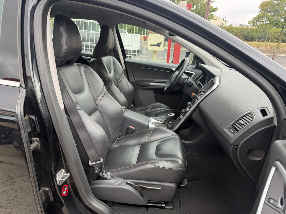 XC60 (2) 2.4 D4 181 AWD SUMMUM GEARTRONIC 6 2014 occasion 95480 Pierrelaye